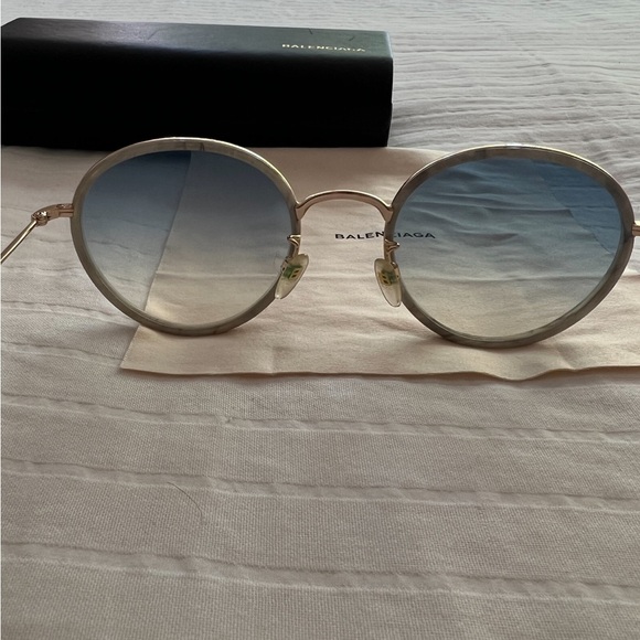 Balenciaga Round Sunglasses - Picture 4 of 7